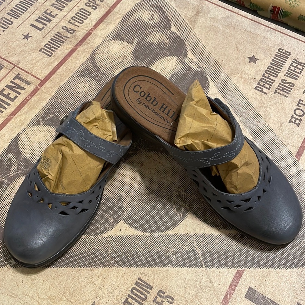 NWOT Cobb Hill by New Balance in gray leather slide-on sandal